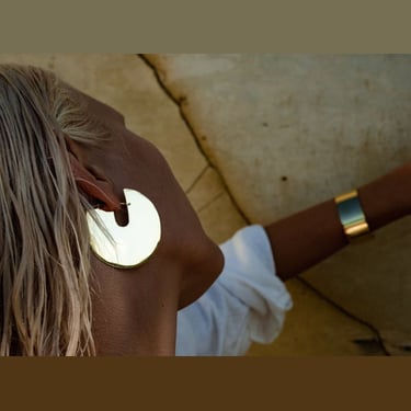 ADORN Golden hoop - PLATE
