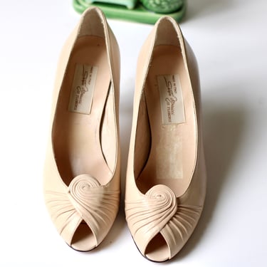 Unworn Vintage Sesto Meucci Pearly Blush Pink Leather Peep Toe Mid Heel Pumps - Made in Italy - Size 6 
