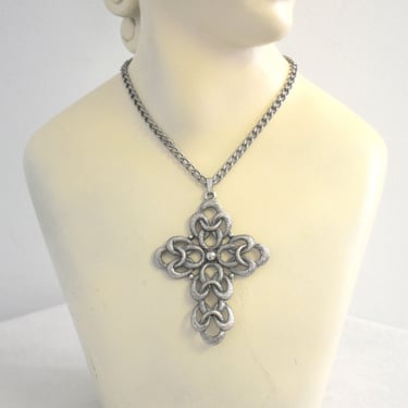 1970s Sarah Coventry Silver Cross Pendant and Chain Necklace 