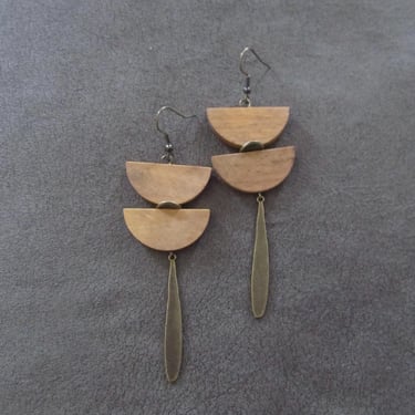 Long natural wood and bronze earrings 