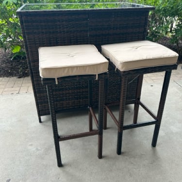 NEW Woven Outdoor Bar with Glass Top and Shelf & Two Stools with Light Tan Cushions