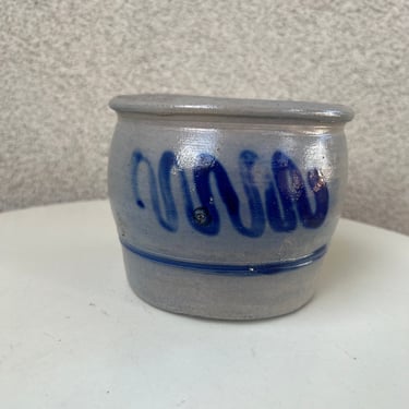 Vintage country chic Salt Glaze Stoneware Pottery Pot Blue Grey Hand Painted 4.5”x 5.5” 