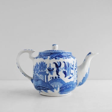 Vintage Blue Willow Porcelain Teapot 