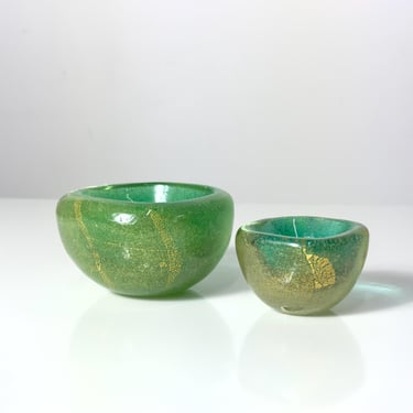 Pair of Carlo Scarpa Sommerso Bollicine Green Glass Bowls for Venini Italy 1930s 