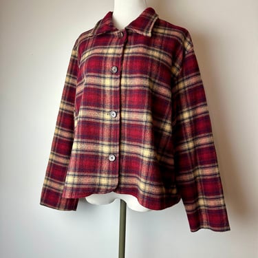 90’s plaid flannel~ Women’s cropped boxy cut red beige cotton Grunge shirt / short jacket shacket~ size Large plus size 