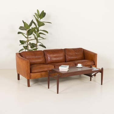 Mogens Hansen three seater sofa in full grain  buffalo leather with deep patina, Denmark, 1970s 