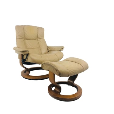 #6222 Ekrones "Mayfair" Stressless Lounge Chair with Ottoman