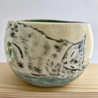 Small Yarn Bowl with Painted Cat | Handmade Ceramic Knitting Yarn Holder | One-of-a-Kind Knitting Accessory Tool | Handpainted Cat Gift 