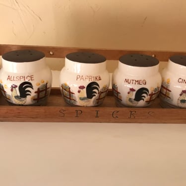 Adorable Vintage 5 Piece Hand Painted Ceramic Spice Shaker Set Featuring Roosters- Thames- Great condition 