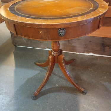 Vintage Round Table 26 X 27