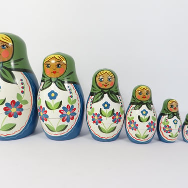 Vintage Babushka Matyroshka Wood Nesting Dolls - Stacking Set of 7 Babushka Wooden Russian Dolls 