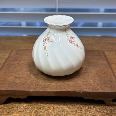 Pink Garland Wedgwood Bud Vase – Discontinued 1980s Pattern 