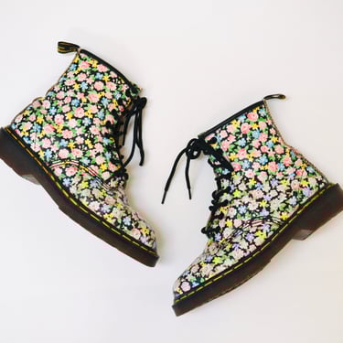 90s Vintage Dr. Martens Floral Print Boots Size 5 US 7 // Vintage Floral Doc Marten Boots Size 5 UK US 7 Made in England 