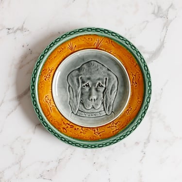 1920s French majolica plate, “Yvan le chien”