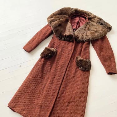 1930s Brown Bouclé Wool Coat with Huge Rabbit Fur Collar 