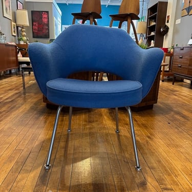 Vintage Eero Saarinen Executive Armchair in Royal Blue