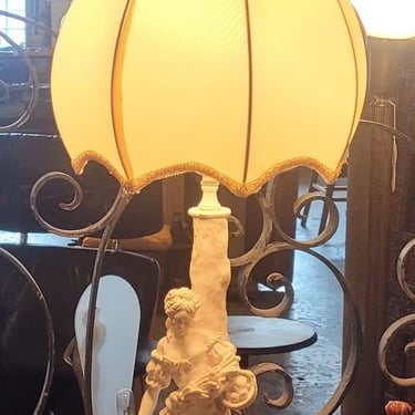 White Lamp w/Lady &#038; Child