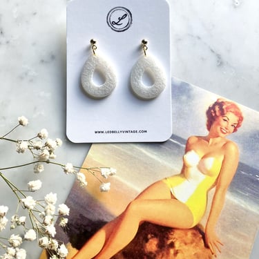 Pearly White Tear Drop Earrings | White Earrings | Pearl Earrings | Tear Drop Earrings | Vintage Style | Resin Earrings 