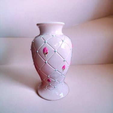 VINTAGE Inspired Pink ceramic Vase for floral arrangements Pink ceramic Vase featuring intricate geometric patterns Elegant Ceramic Vase 