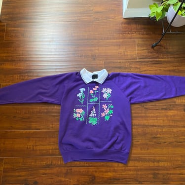 Vintage 1990’s Purple Sweatshirt Floral Print and White Collar 