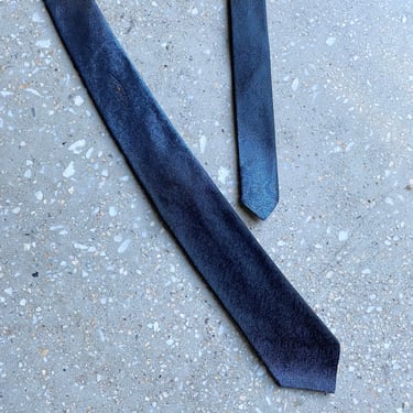 Vintage 1960s Necktie / 1960s Skinny Tie / Skinny Neck Tie / Vintage Blue Black 60s Necktie / Vintage Mod Necktie / 1960s Menswear 