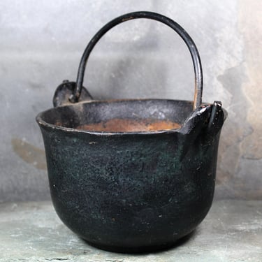 Cast Iron Witch's Cauldron Just in Time for Halloween | Vintage Black "SWETT 5" Mini Cauldron | Halloween Decor 