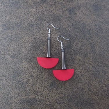 Red wood and gunmetal Afrocentric dangle earrings, mid century modern earrings, chic earrings, African earrings bold statement 