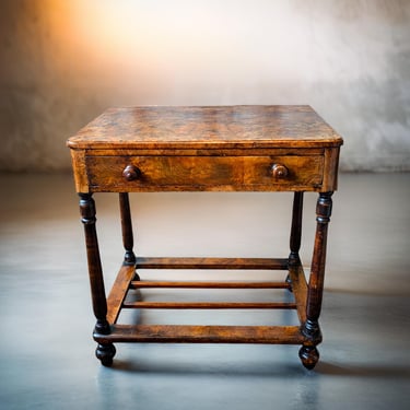 English burl walnut side table - Victorian occasional table with drawer and slatted base 