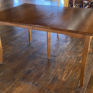 Heavy Amish Dining Table w Middle Peg and 2 Leaves