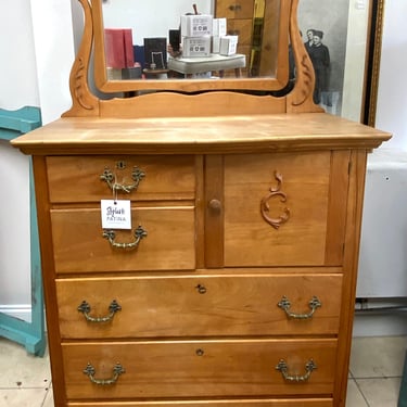 Betty - Vintage dresser with mirror 