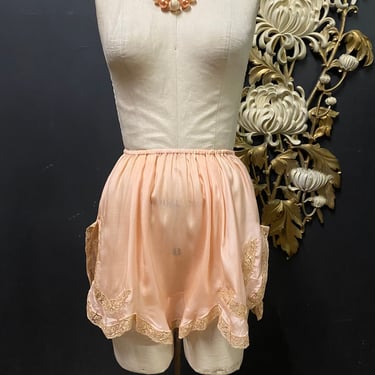 1920s tap shorts, step in, vintage bloomers, peach slip, beige lace, high waist, vintage lingerie, flapper style, medium, boudoir, burlesque 