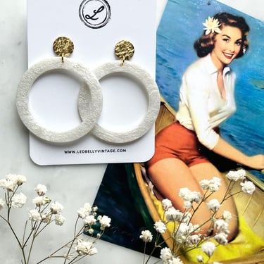 Gorgeous Pearly White Hoop Earrings | Pearl White Earrings | White Earrings | Vintage Style | Resin Earrings 