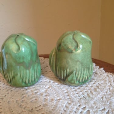 Vintage Adorable Pair Green Artichoke Heart Salt and Pepper Shakers 