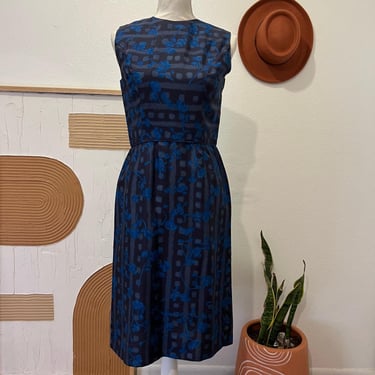 Vintage Handmade 60s Blue Rose Floral Print Sleeveless Fitted Knee Length Dress 