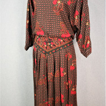 1980-1990s - Red Paisley Print - Bubble bodice/ Fitted/Pleated Skirt - by REO - Marked size 12 