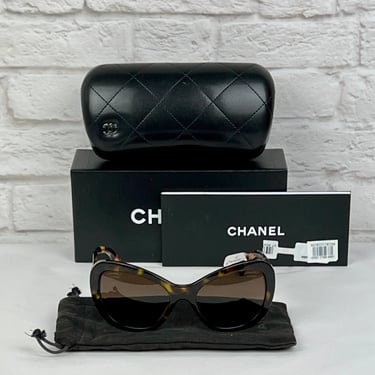 CHANEL 
Acetate Polarized Cat Eye Sunglasses 5321 Tortoise