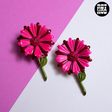 Give one to a friend - Vintage 60s 70s Bright Pink & Red Enamel Flower Pin Set of 2 