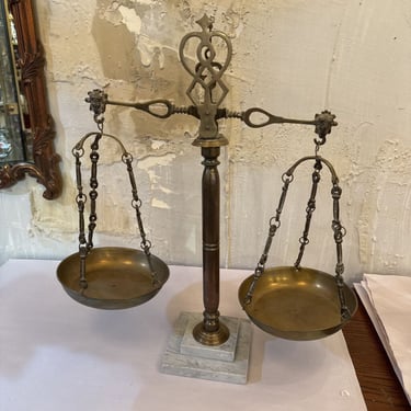 VINTAGE BRASS AND MARBLE SCALE 21X18