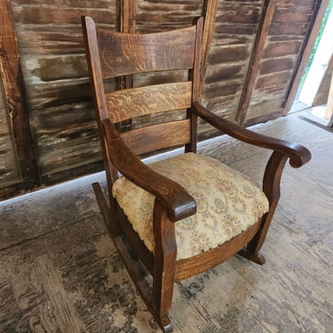 Vintage Quartersawn Oak Rocking Chair 26.5 x 40.5 x 34