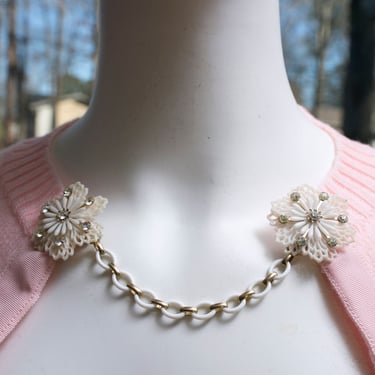 Cute Vintage 60s 70s White Plastic Rhinestone Flower Chain Sweater Clip 