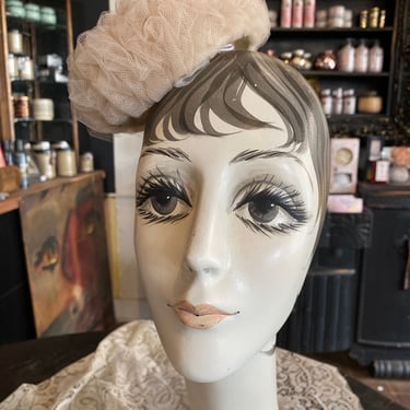 1950s jo bailey hat, ivory tulle, vintage fascinator, mini hat, hair combs, 50s headpiece, bridal, wedding, millinery, mid century fashion 