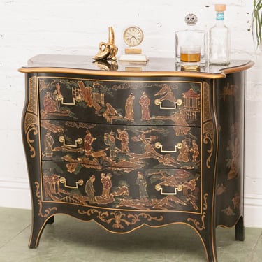 Vintage Drexel Et Cetera Collection Serpentine Chinoiserie Chest of Drawers from the 1980s