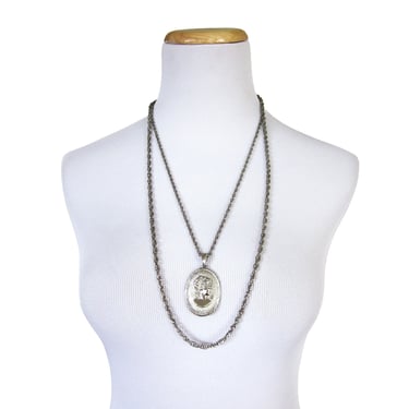Silver Tone Cameo Pendant with Double Chain, Right Facing Cameo, Polished Head on Pebbled Background, 1970s Vintage Jewelry, Victorian Style 