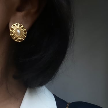 vintage embedded pearl gold tone earrings 