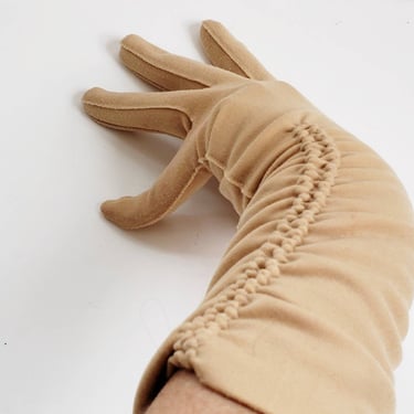 1950s Beige Gloves Ruched Elastic Design / 50s Three Quarters Length Day Gloves Light Tan / Jacqui 