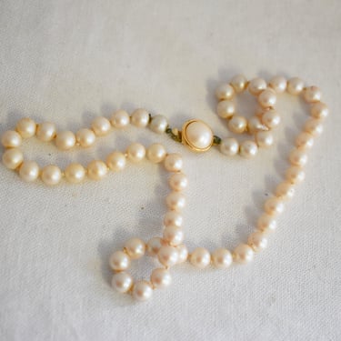 Vintage Cream Glass Faux Pearl Bead Necklace 