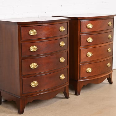 Thomasville Georgian Mahogany Four-Drawer Bow Front Bedside Chests, Pair