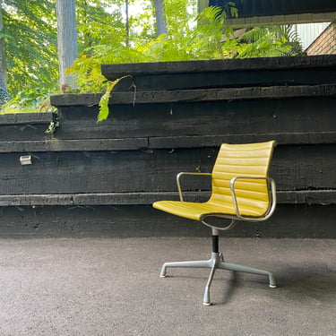 Charles and Ray Eames For Herman Miller Green Aluminum Group Office Chair 