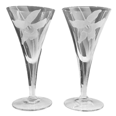 Etched Glasses Water Goblet Champagne Flute White Lily by Dorothy Thorpe, Pair 