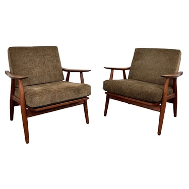 Pair of Hans Wegner Ge-270 Lounge Chairs by Getama